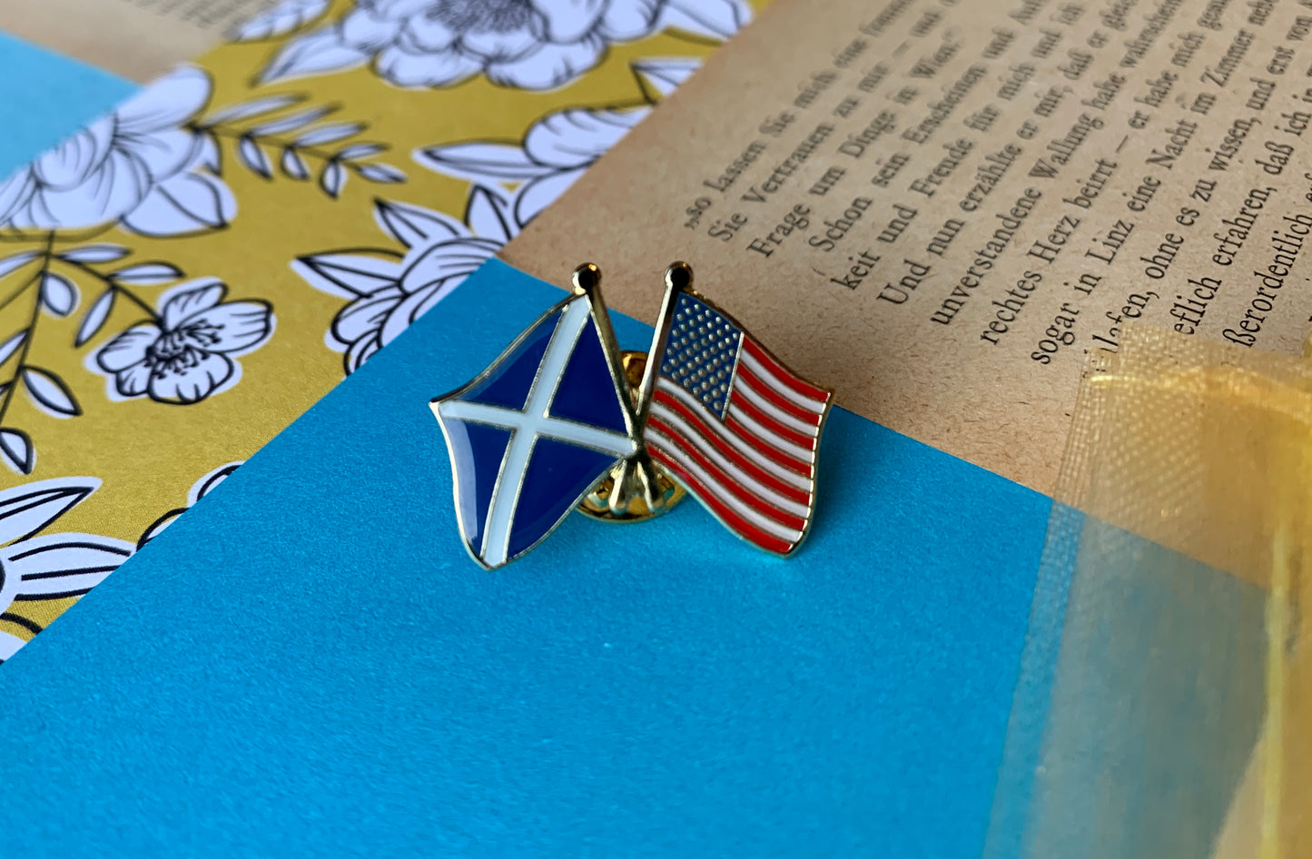Scotland and United States of America Crossed Flags Scottish Heritage Enamel Pin Badge