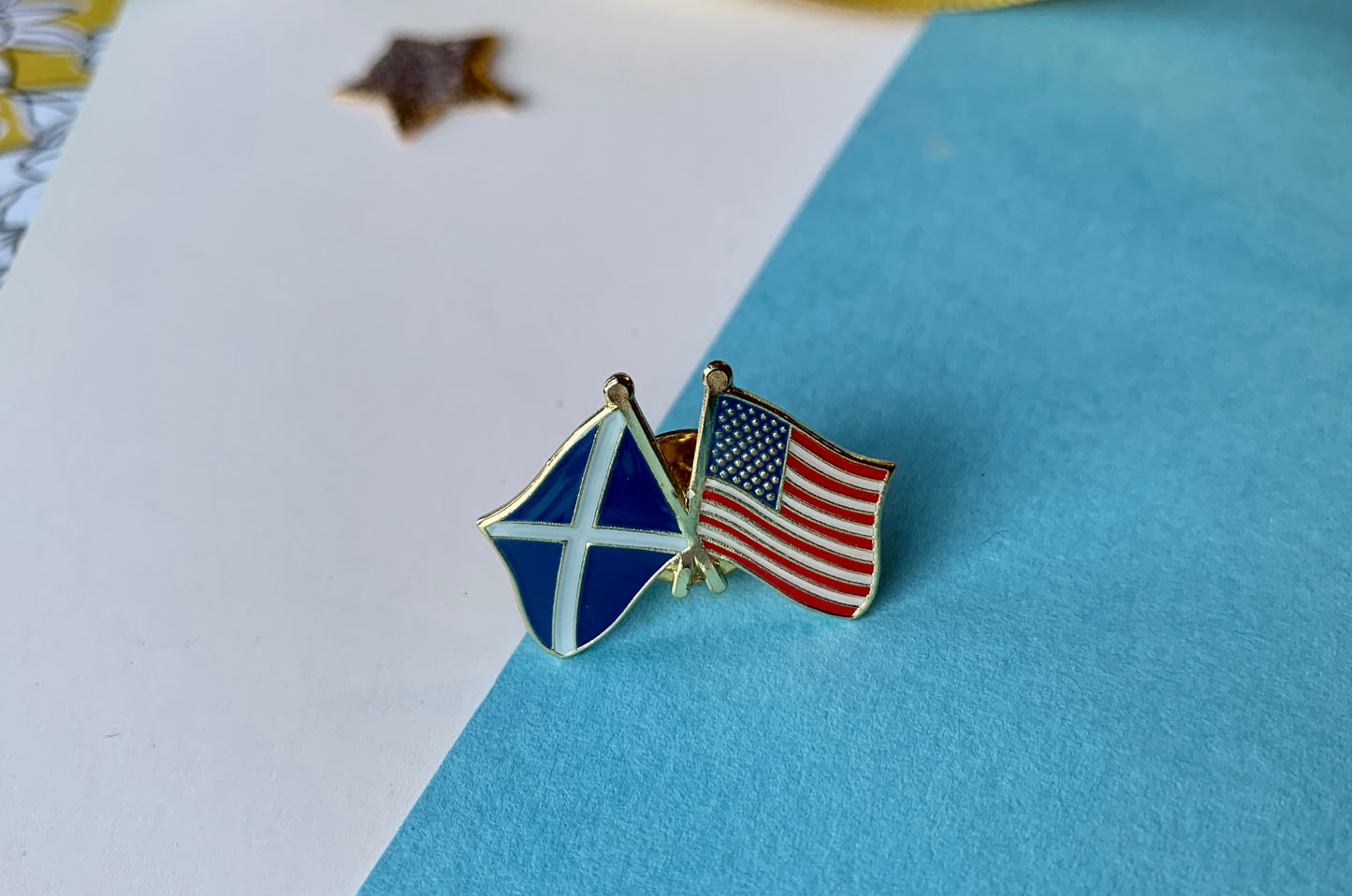Scotland and United States of America Crossed Flags Scottish Heritage Enamel Pin Badge
