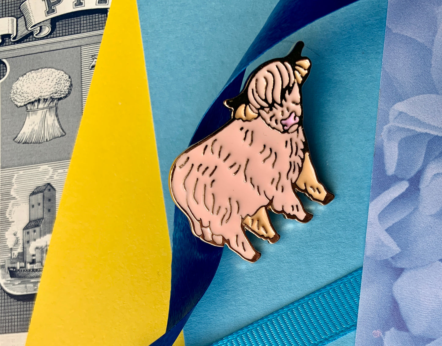 Scottish Highland Cow Beige and Gold Enamel Pin Badge