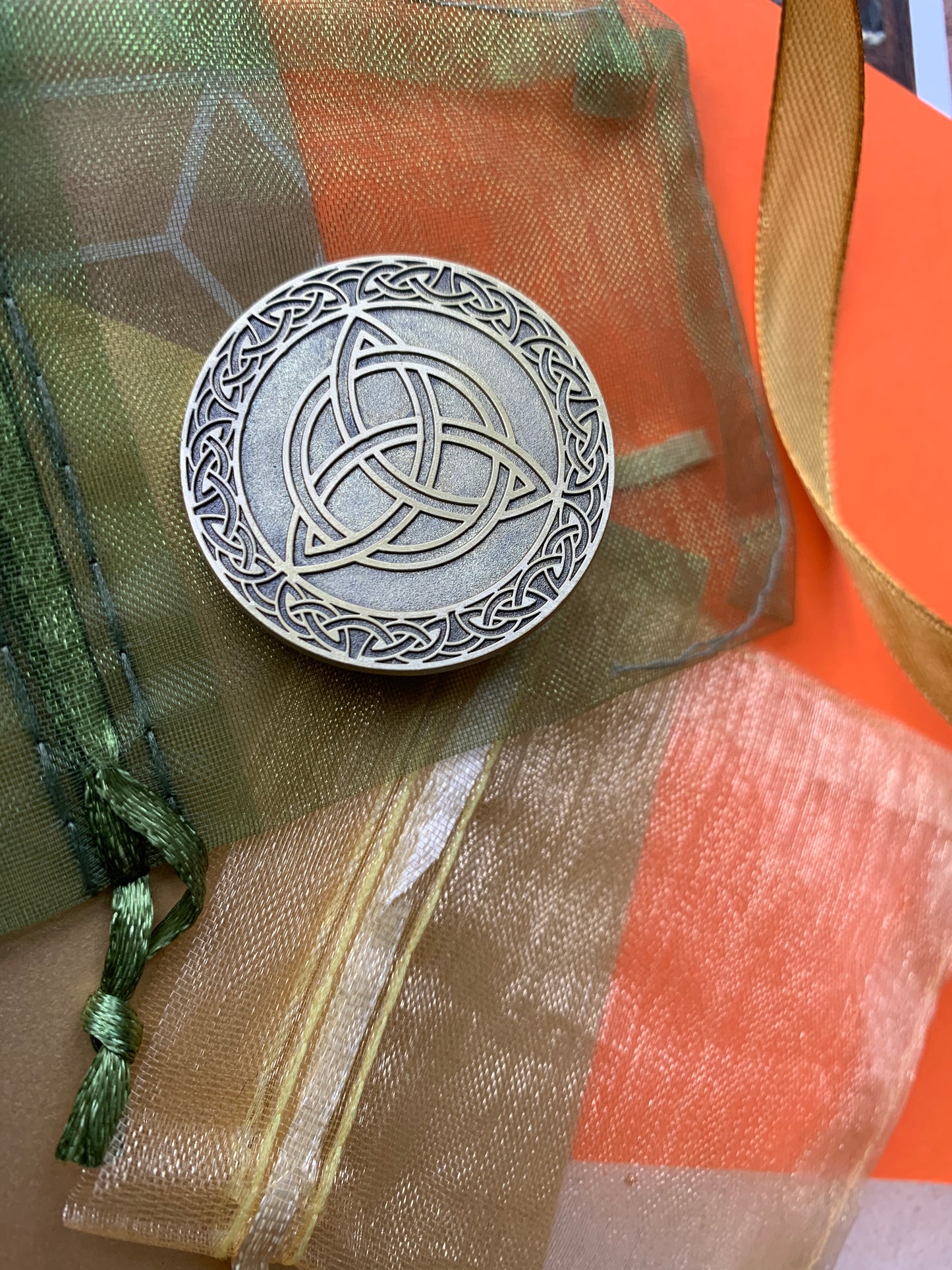 Celtic Triple Knot Irish Bronze Metal Heavy Weight Pin Badge