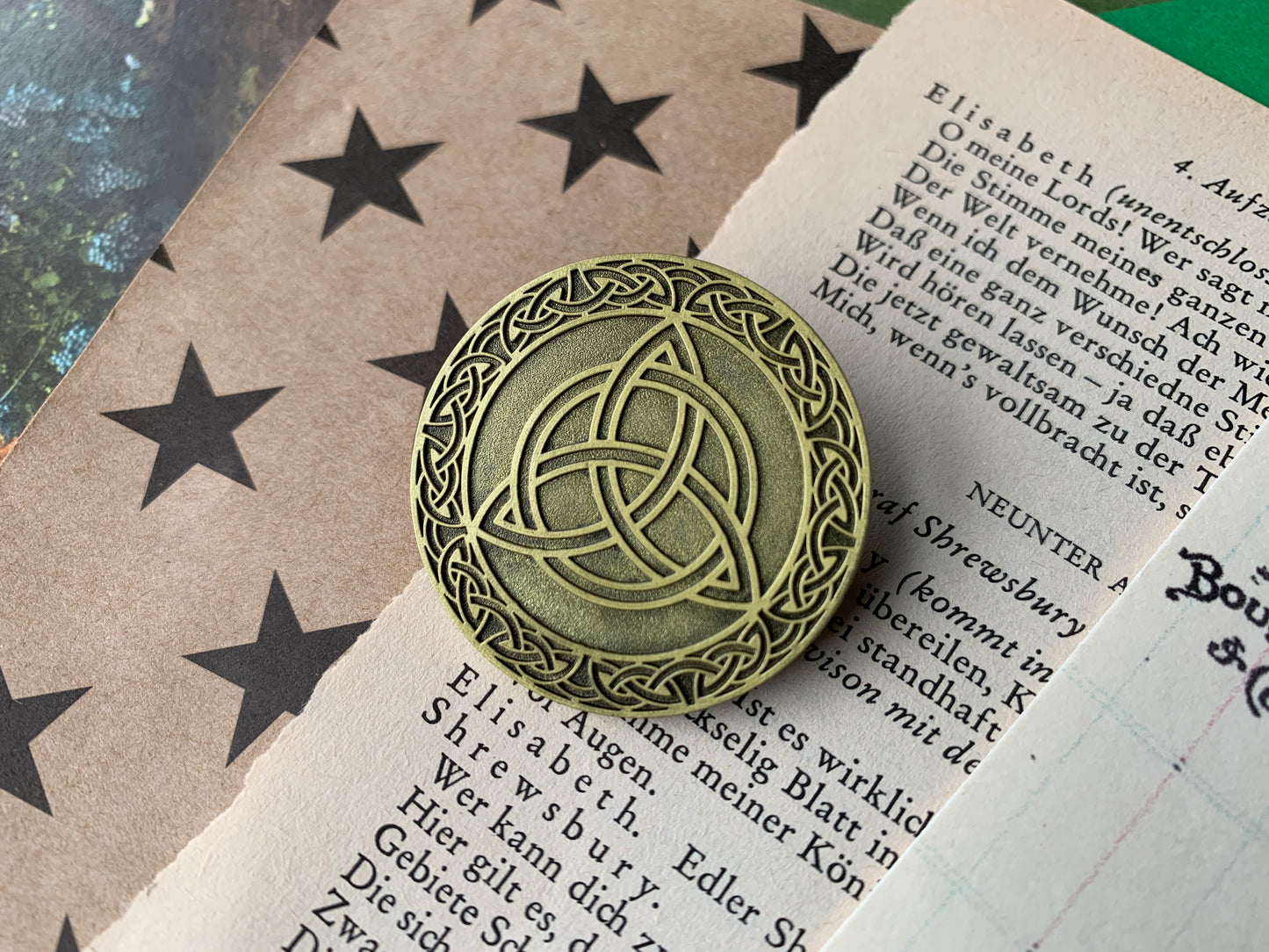 Celtic Triple Knot Irish Bronze Metal Heavy Weight Pin Badge