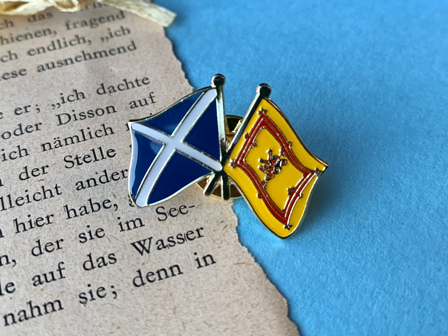 Scottish Saltire and Lion Crossed Flags Alba gu Brath Enamel Pin Badge