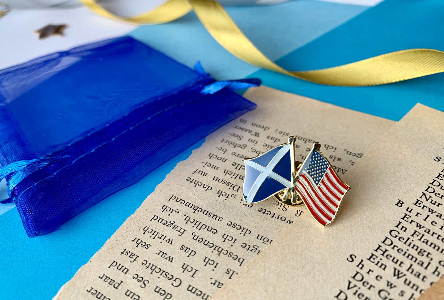 Scotland and United States of America Crossed Flags Scottish Heritage Enamel Pin Badge