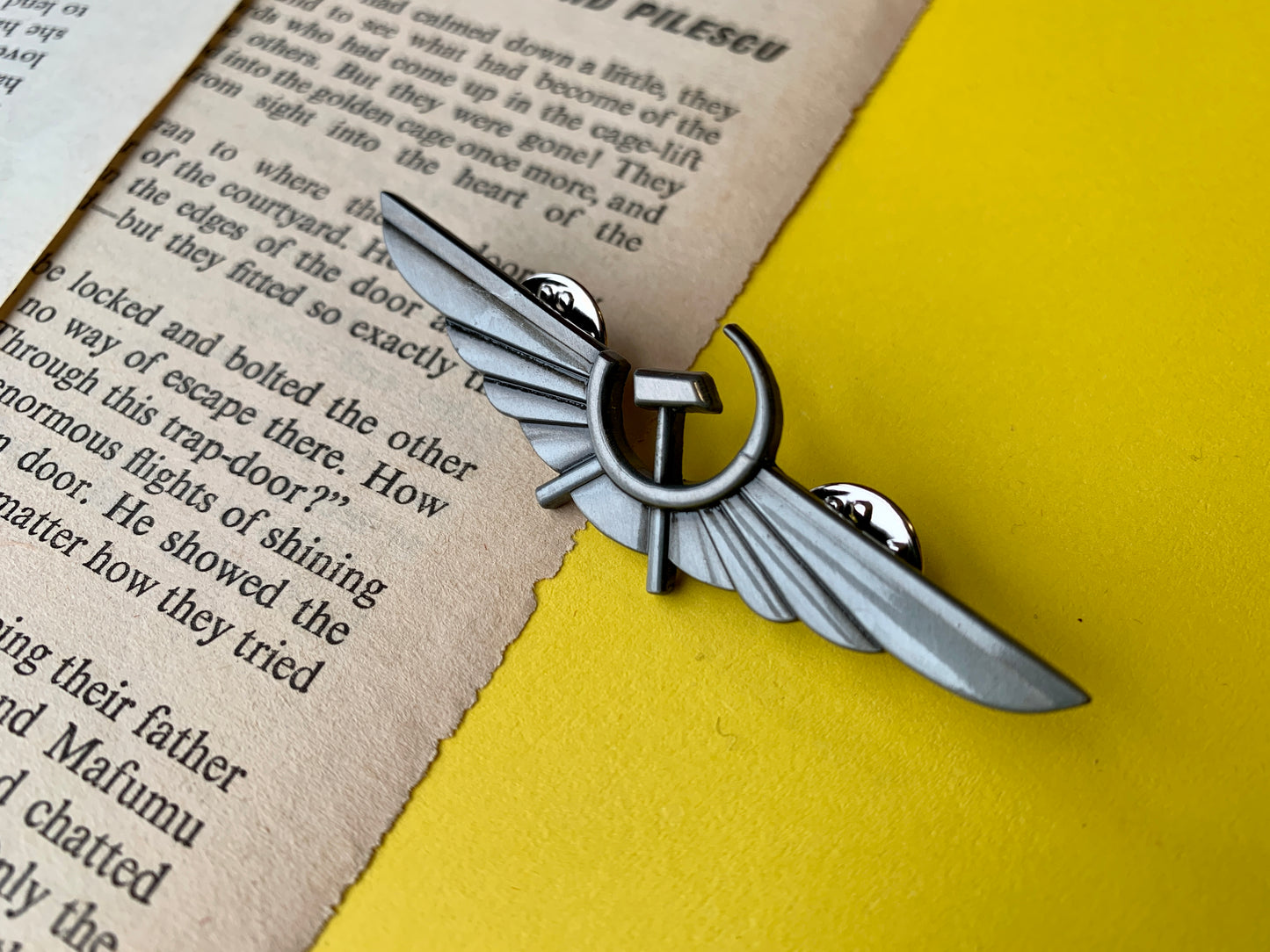 Hammer and Sickle USSR Flight Wings Soviet Union Airforce World War 2 Historic Metal Pin Badge