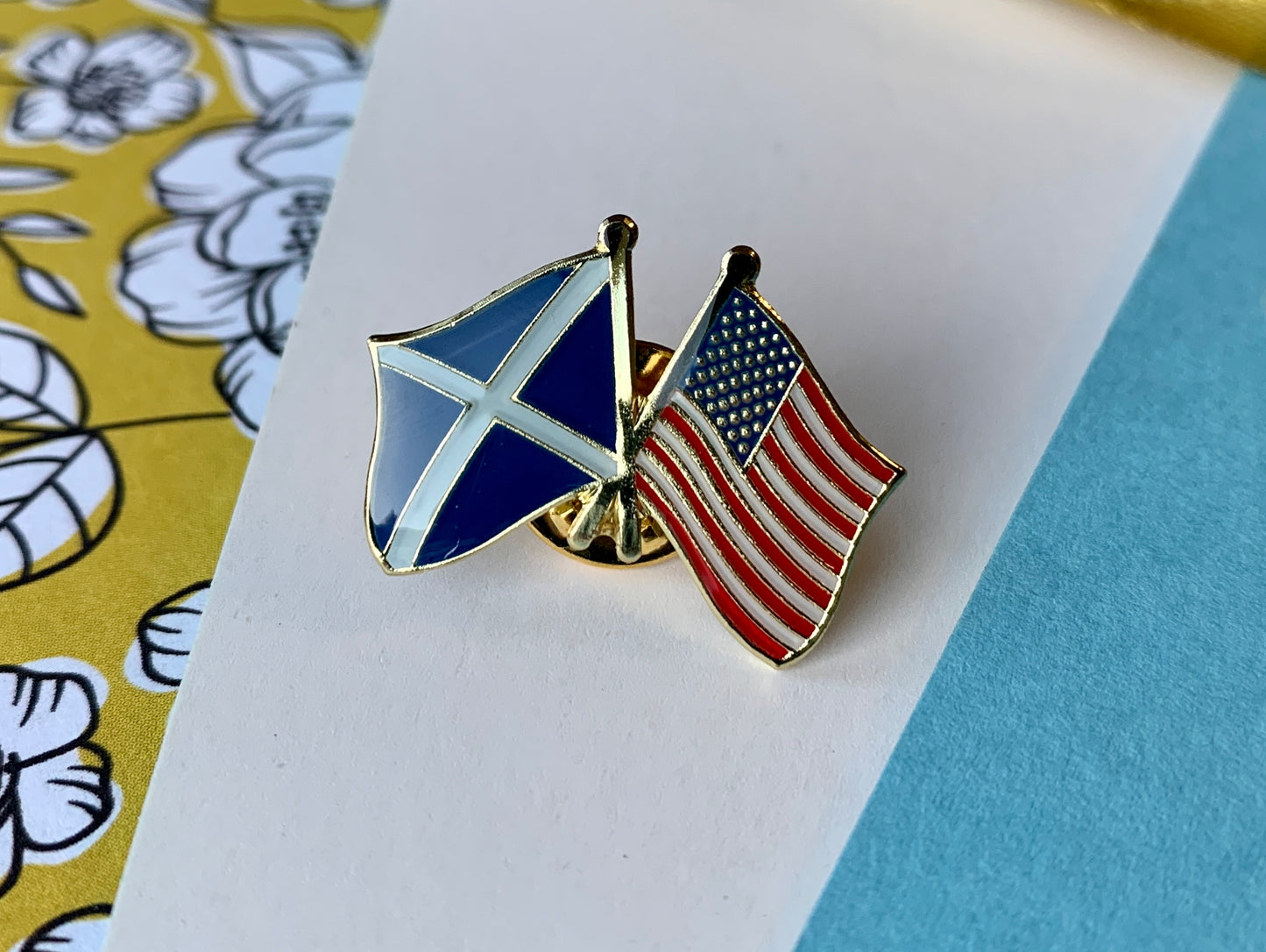 Scotland and United States of America Crossed Flags Scottish Heritage Enamel Pin Badge