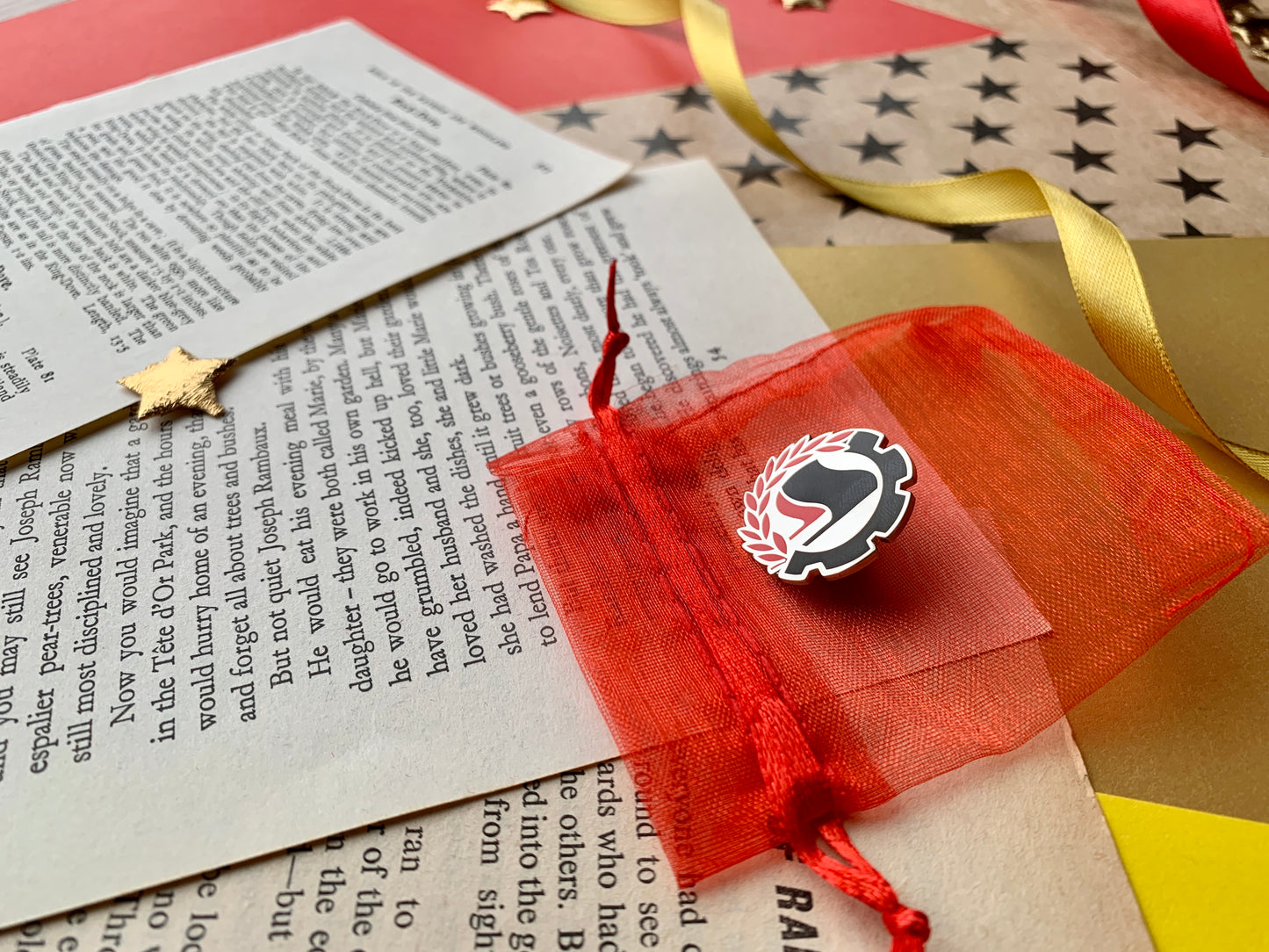 Leftist Anarcho-Syndicalist Black and Red Flags with Cog and Laurel Border Metal Pin Badge