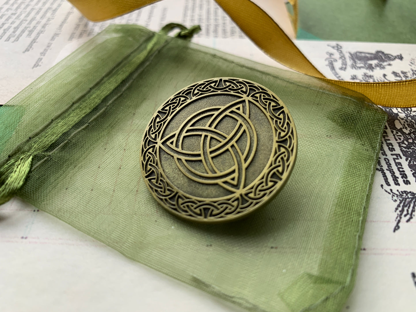 Celtic Triple Knot Irish Bronze Metal Heavy Weight Pin Badge