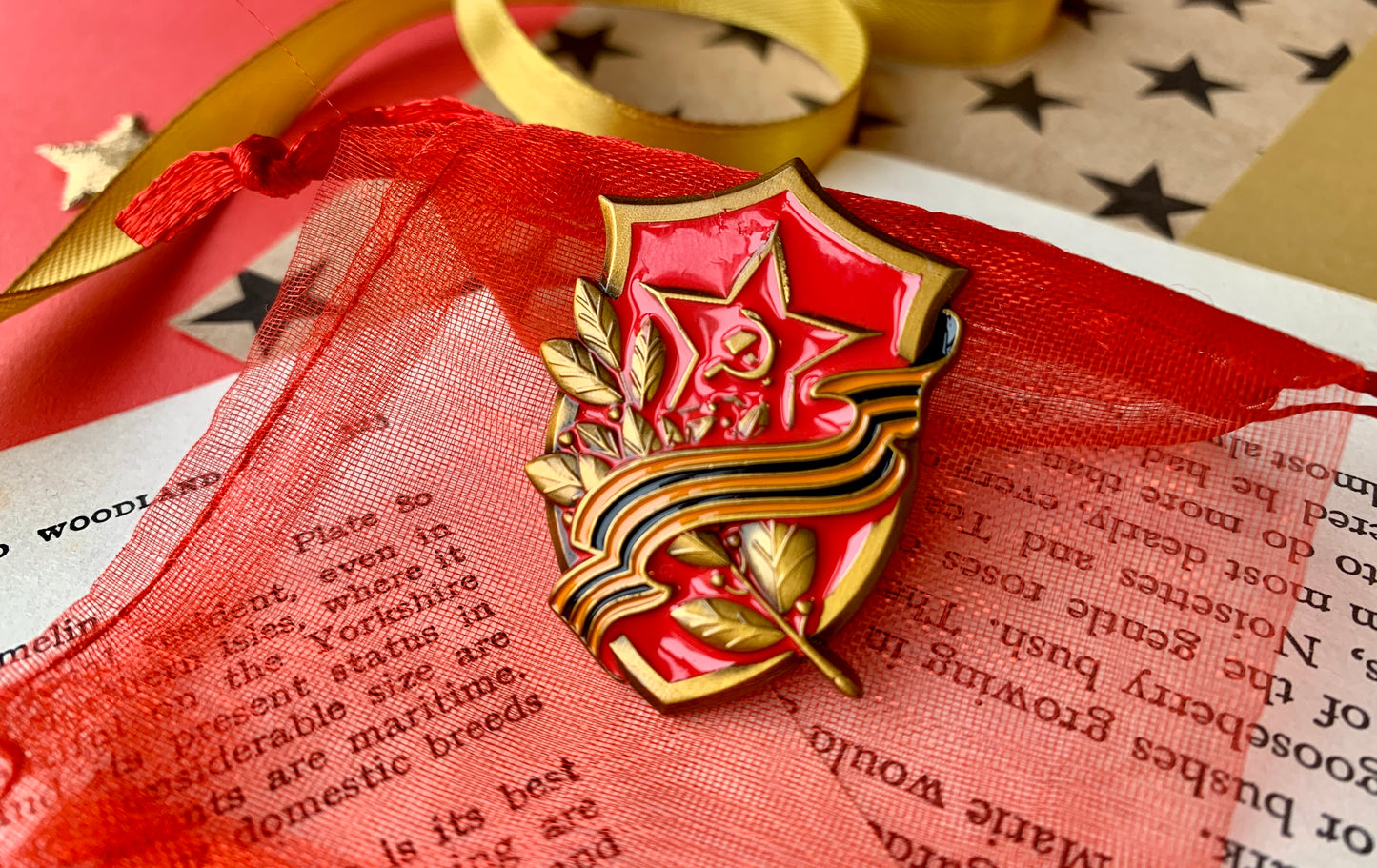 Soviet Union Red Star Hammer and Sickle Shield with Wheat and Order of St George Ribbon Enamel Pin Badge